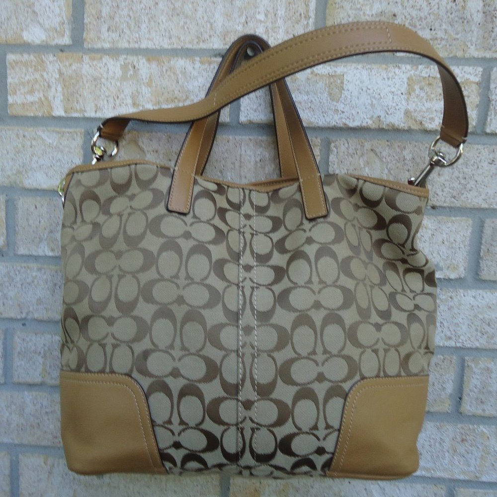 COACH Hadley Signature Duffle Handbag Tote F28981.